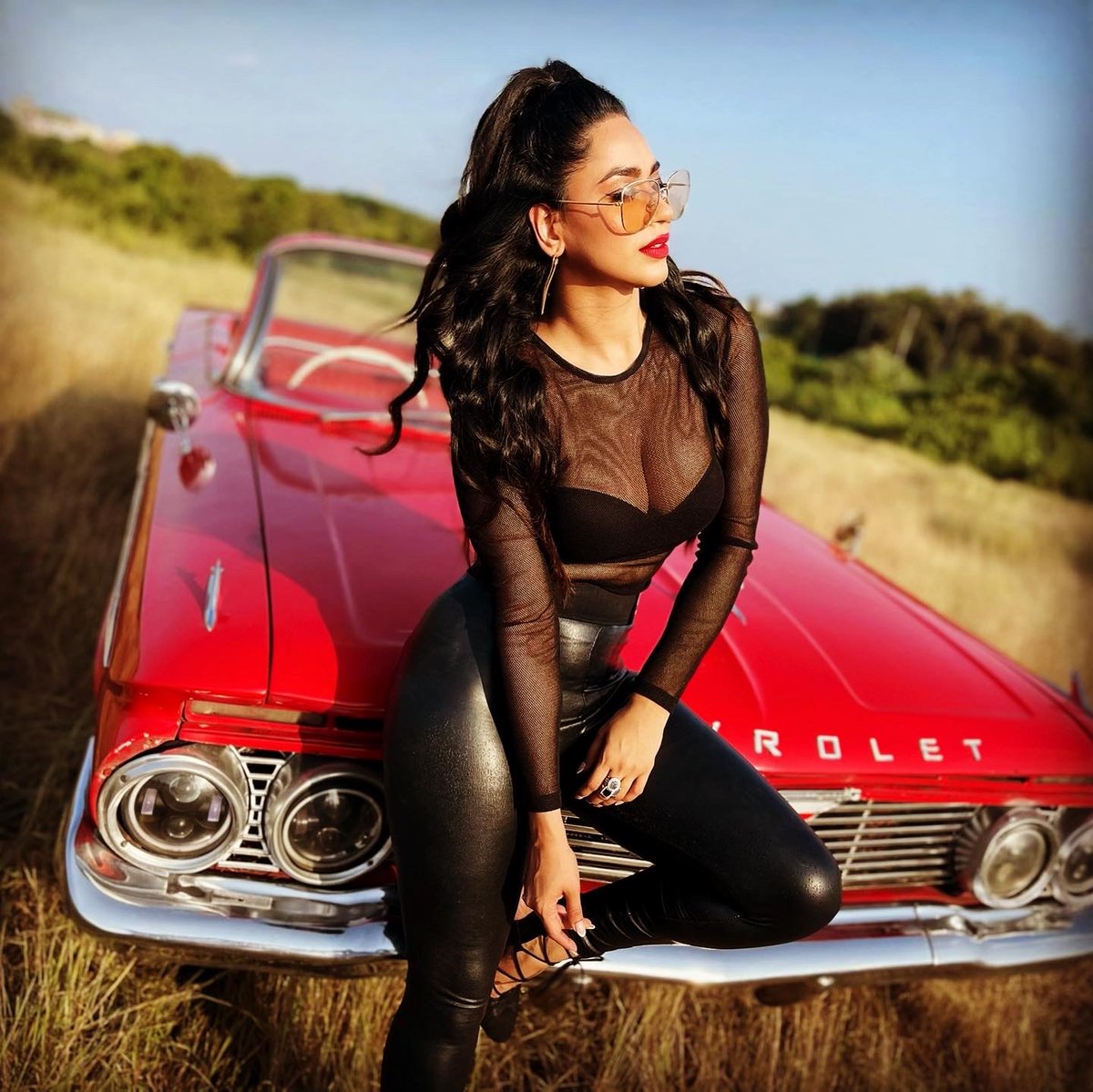 BollyTellyBuzz's tweet photo. Sensational 🌶 @soundarya_20 has a fit body to die for, looking like a dream in her latest pics!
.
.
#SoundaryaSharma | #BombHai https://t.co/iANZiBq57J
