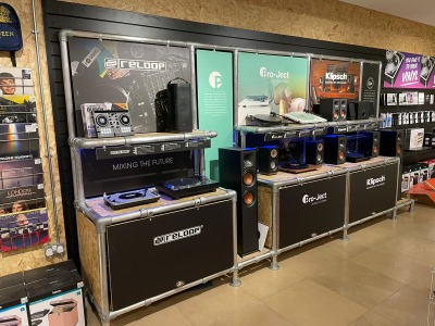 If you happen to be in the audio section of the Thurrock HMV, please look out for some unquestionably stylish foam core boards that we recently produced. We enjoy singing our own praises, especially in the key of C major. <a href="/hmvThurrock/">hmv Thurrock</a> <a href="/hmvtweets/">hmv</a> <a href="/OxTweets/">OxTweets</a> <a href="/BizBuzzOxon/">Business Buzz Oxfordshire</a>