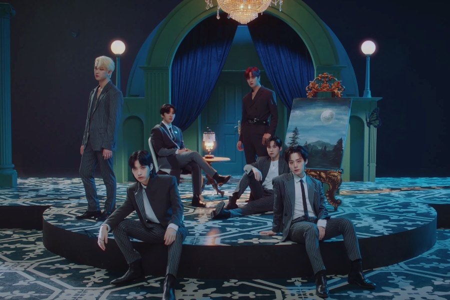 soompi's tweet photo. WATCH: #ONEUS Reveals Aesthetic 1st MV Teaser For "LUNA" Comeback
https://t.co/cxxlSGL4Z2 https://t.co/Kk1Fy13zZb