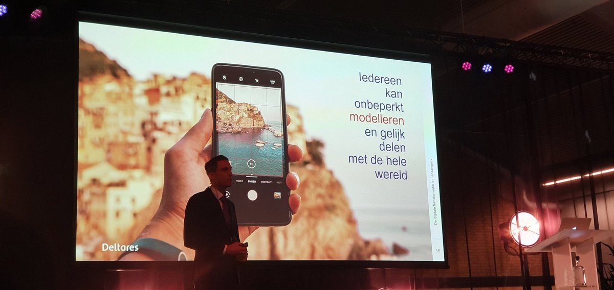 Met elkaar komen we tot nieuwe werkzaamheden en samenwerkingen, aldus @joosticke binnen digitale transformatie in het watersysteem. <a href="/Waterinfodag/">Waterinfodag</a> <a href="/deltares/">Deltares</a>