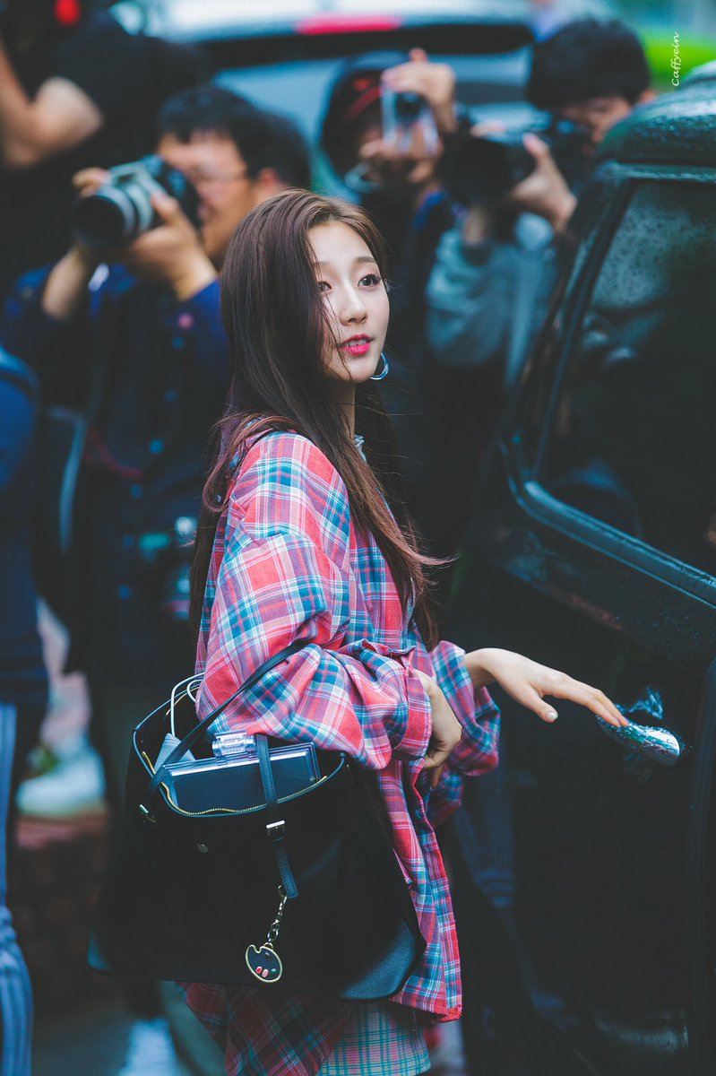 caffyein's tweet photo. 러블리즈 예인

#러블리즈 #Lovelyz #정예인 #Yein @Official_LVLZ https://t.co/rI4VqYIjrM