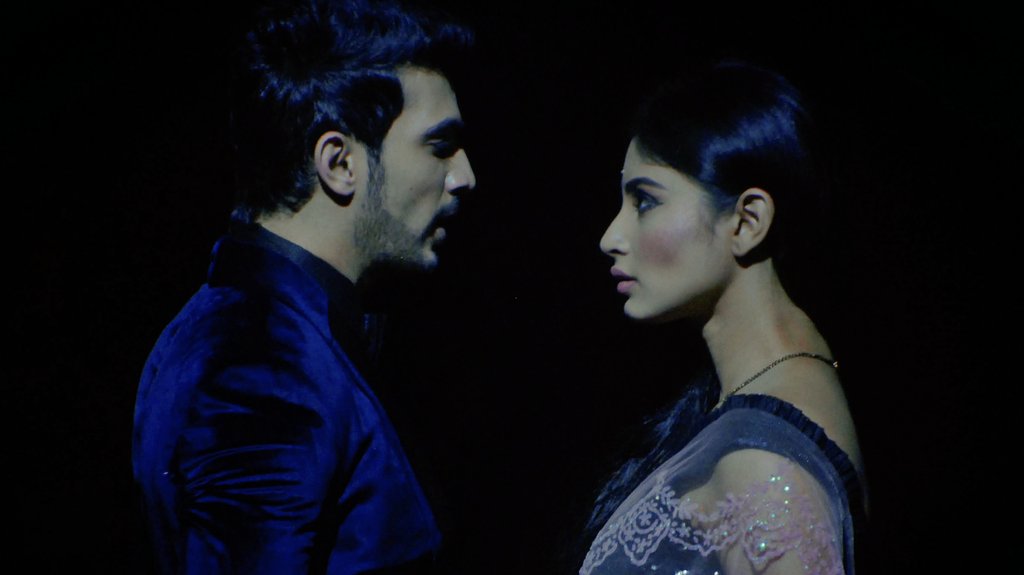 ArjunMouniFC's tweet photo. Thank you for making "looking into the eyes" so beautiful. Happy 6 years ❤️ #RiVanya

#ArjunBijlani #MouniRoy 
@Roymouni @Thearjunbijlani https://t.co/JWJZivFCOt