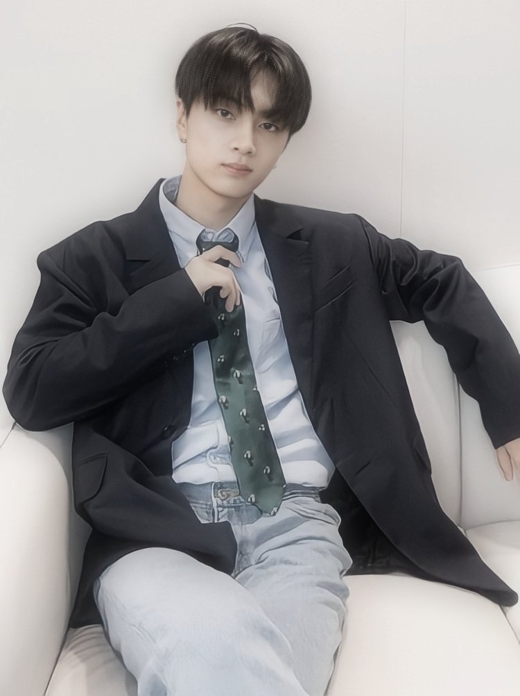 trendsetterpjs_'s tweet photo. Park Jongseong, 19 years old, 5’11, hottest 4th gen icon. https://t.co/UHu9VkdRPw