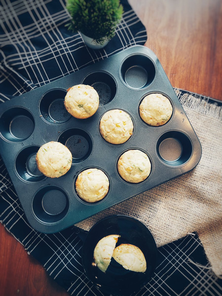 LipieeR's tweet photo. Cheesy sweet corn muffins
Easy breakfast recipe 

#food #foodphotography #breakfast #muffin #bake #easyrecipes https://t.co/JX4divXfuA