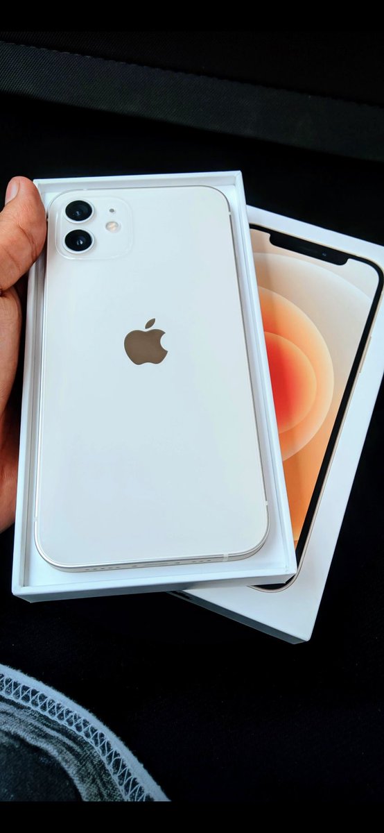 avisk_kumar's tweet photo. After long! White beauty 
#iPhone12 https://t.co/L7FFbePQl5