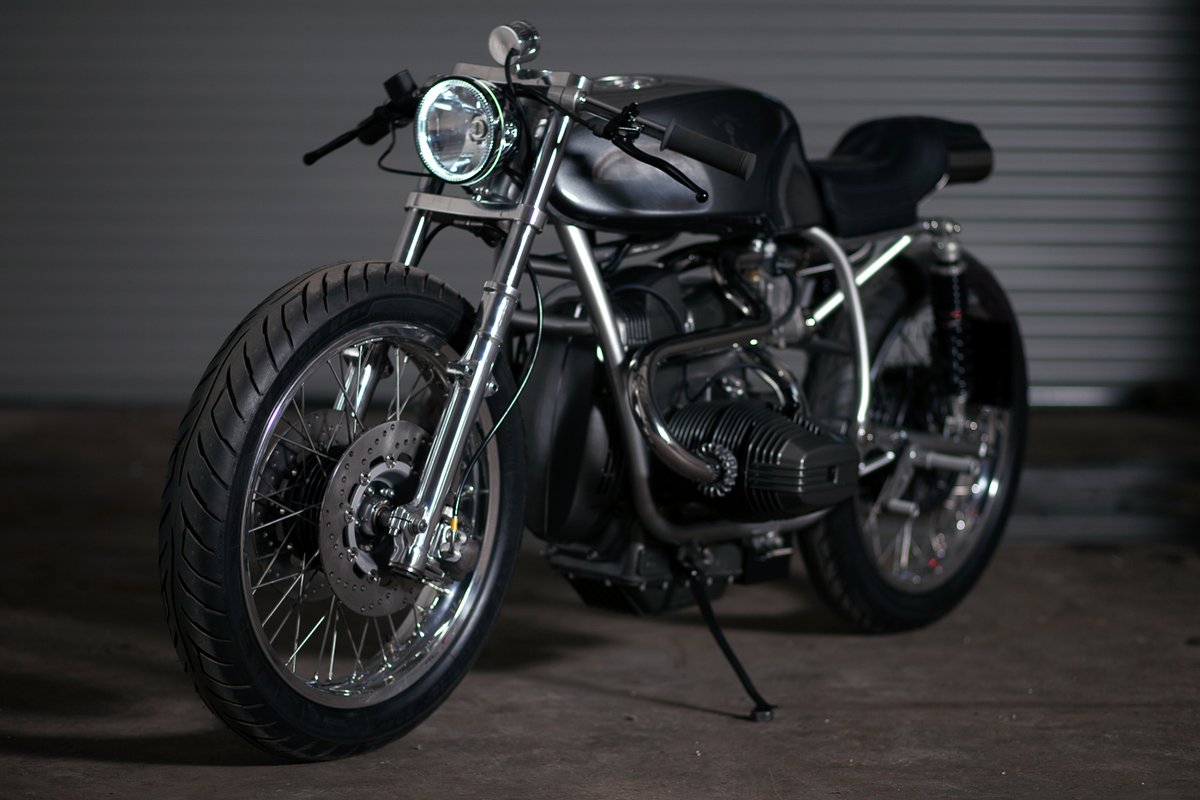 TheDailyRideUp's tweet photo. “Silver Boxer”

A BMW R80 by Foundary Motorcycles

Grab Bag
* 125cc
* Steel Gas Tank
* YSS Shocks
* Twin Weber 40 DCOE Carburettors
* Motogadget M-Unit system
* Keyless ignitioon
* Avon Roadrider tyres

#therideup #blaise #motorcycle #ride #moto #motolifestyle https://t.co/82DdSGqOby