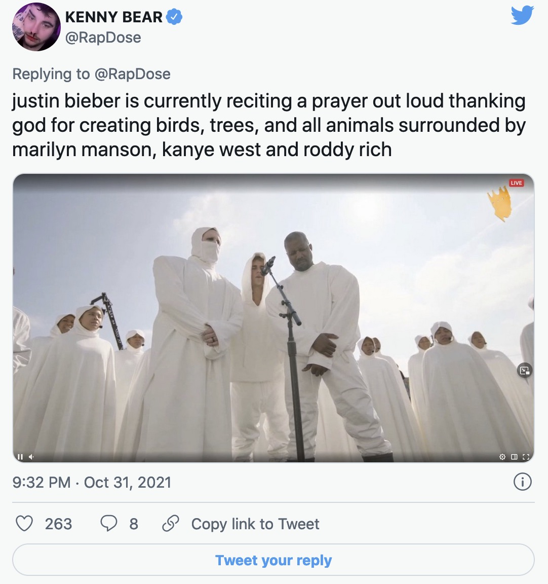 visualmusicorg's tweet photo. Quand tu penses avoir tout vu et que tu découvres ça. #PersonalJesus #ThePopeShow #MarilynManson https://t.co/RrpMdSZPi8