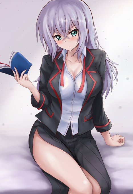 今日は私が推してたヴァンガの戸倉ミサキさんの誕生日みたいですな。過去にいっぱい描いてました 