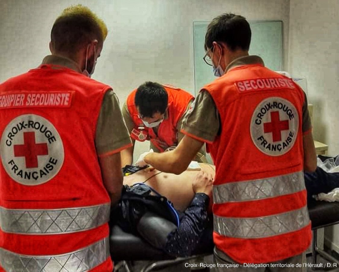 CroixRouge34's tweet photo. #Secours ▶️ Près de 3️⃣0️⃣ secouristes engagés hier sur la soirée électro d'#Halloween au @ZenithMontpellier. Nombreuses #interventions avec évacuation vers centre hospitalier effectuées par équipe d’astreinte @CroixRouge34 et médicalisation @CR_SanteSecours. https://t.co/KiScEdRI9v
