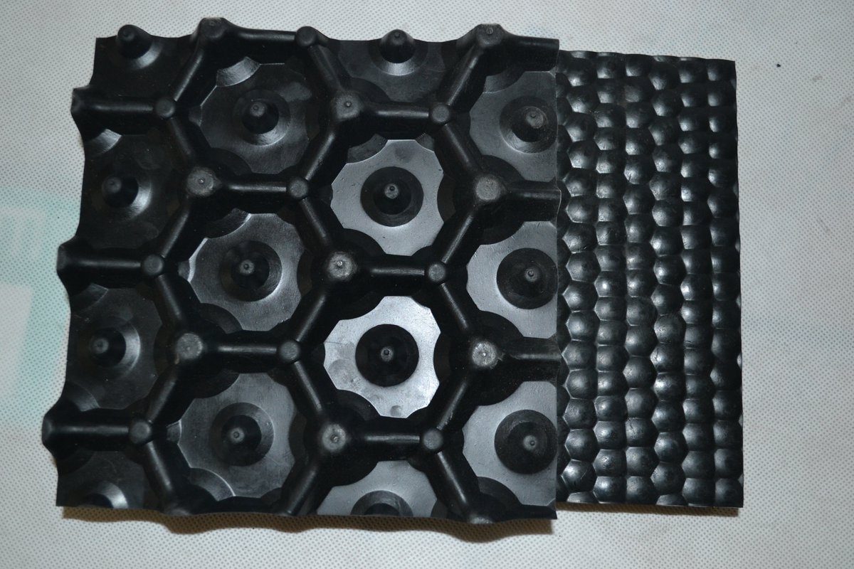 Catheri99364071's tweet image. Cow mat
1-Provides an excellent anti-slip surface.
2-Embossed top surface provides traction and prevents animals getting injury from slipping.
3-Grooved bottom is effective for drainage.
4-lt increases comfort for animals and is easy to clean with little maintenance.
#cowmat