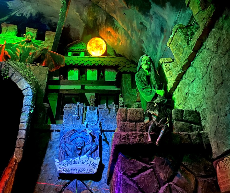 RomaniaTours's tweet photo. 🎃It's Halloween 🎃 all year long at the Haunted Castle, at the base of creepy Bran Castle 🏰

🔎Wander through 12 rooms packed with frights by the likes skeletons, ghosts 👻, ghouls and, of course, Count Dracula🧛‍♂️

📸 Visit the Haunted Castel with https://t.co/PHJ7uZ3FhG. https://t.co/WLuo494ieQ