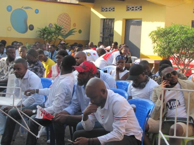 JolMongu2's tweet photo. #JIK #funa: reçu par le V.P @MambueniNdangi, nous avons échangé hier dimanche 31 Oct. à Ngiri-ngiri avec tous les membres du comité Interfédéral des jeunes d l'@uncrdc/ Kinshasa habitants la Funa en présence du V.P @JuniorMAKELELE2.

Ils ont tous remercié le P.N @VitalKamerhe1 . https://t.co/YQNNfqAqzD