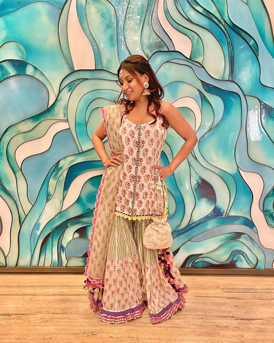 maliniagarwal's tweet photo. Sharara Sharara... sing it with me now! β¨
Outfit #maayera_jaipur
Jewellery #azotiique
HMU #DeeptiMota
Styled by @rishikadevnani
Assisted by #soheylanazariyan
#diwali #diwaliparty #indianoutfit #sharara #missmaliniootd https://t.co/qTwBECl0fu
