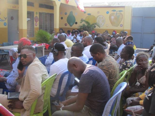 JolMongu2's tweet photo. #JIK #funa: reçu par le V.P @MambueniNdangi, nous avons échangé hier dimanche 31 Oct. à Ngiri-ngiri avec tous les membres du comité Interfédéral des jeunes d l'@uncrdc/ Kinshasa habitants la Funa en présence du V.P @JuniorMAKELELE2.

Ils ont tous remercié le P.N @VitalKamerhe1 . https://t.co/YQNNfqAqzD