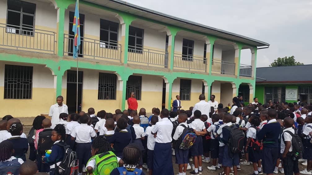 TshiabaNancy's tweet photo. Aujourd'hui 01er Novembre 2021, en marge de la journée de la jeunesse africaine. Très honorée de partager mon expérience en tant que femme sportive et avocate de profession avec les élèves du #SCAlpha/Goma. Je les ai motivée à donner le meilleur d'eux par la qualité du travail https://t.co/KczIYDteCH