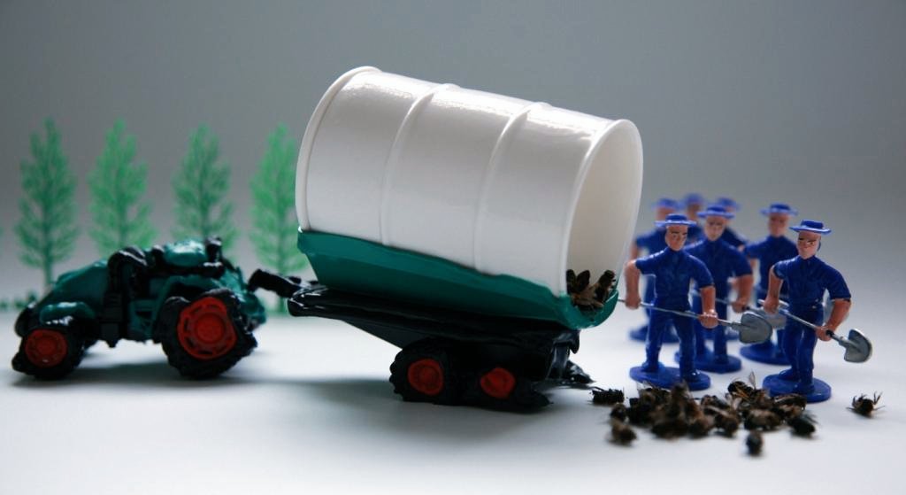 Earth to Earth, #mixedmedia #karent #karenthompson #farmworld #deadhoneybees #ceramicandplastic #currentfarmingpractices #pesticideskill #savethebees #ceramicartist #craft #politicalart #toxicearth #karentcouk #earthtoearth