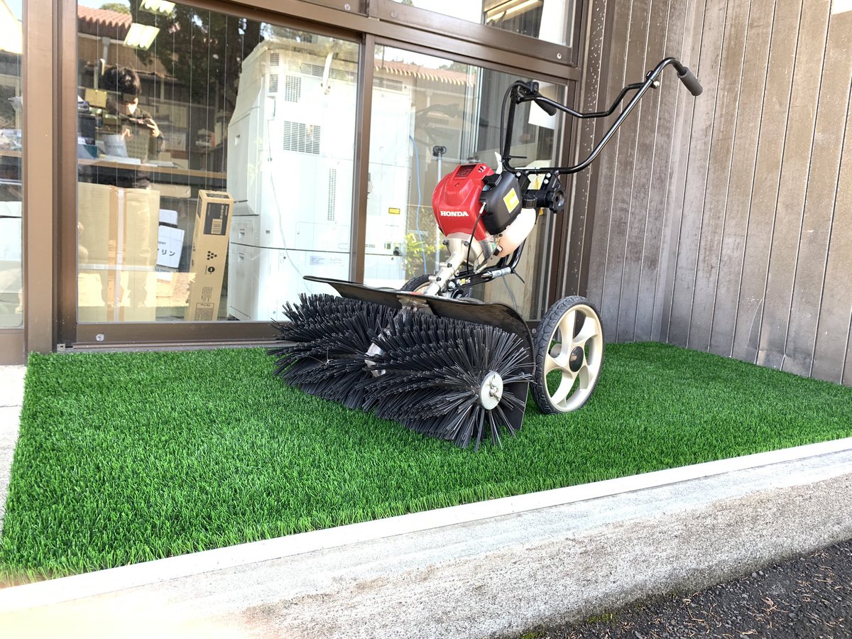 KAAZ_official's tweet photo. 2021年10月26日(株)COOOL様経由でご購入頂いた(株)サワチカ様へ、ターフキーパー定期メンテナンスの為、訪問させて頂きました。
日頃ご愛用頂き、ありがとうございます。
#KAAZ
#カーツ
#ターフキーパー
#人工芝管理機 https://t.co/qx0bXdNcZM