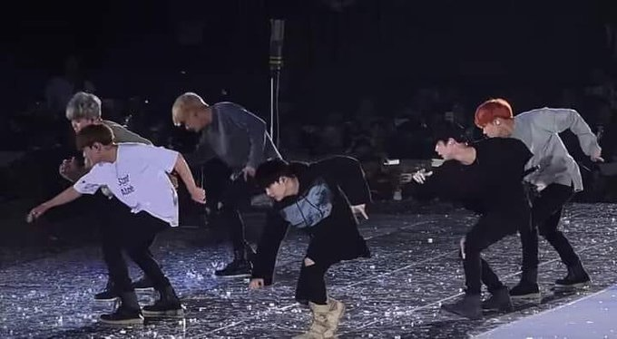 mhereonlyforbts's tweet photo. REMEMBER WHEN BTS STAGE WAS GIVEN TO ANOTHER ARTIST BUT BTS STILL PERFORMED AT THE END OF THE SHOW WITH NO LIGHTS, THE FLOOR COVERED BY CONFETTI ONLY FOR ARMYS THAT PATIENTLY WAITED FOR THEM. THEIR LOVE FOR US IS IMMEASURABLE OMG😭🥺 https://t.co/2IHmgSplto