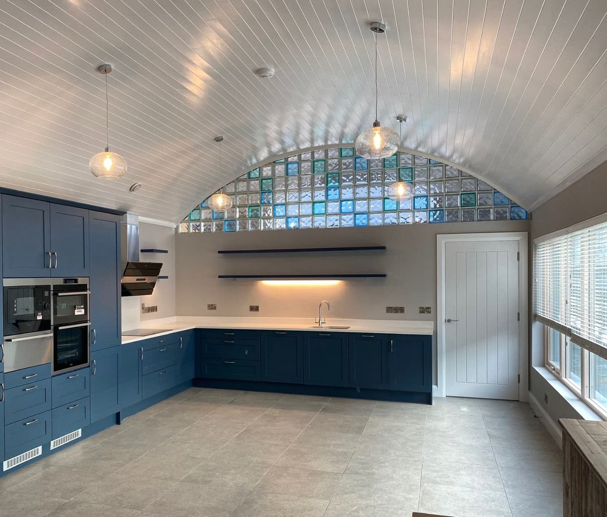 GlassBlockCo's tweet photo. Beautiful curved roof wall in a converted  barn 🔥
Designed &amp; supplied by Glass Block Co.

#glassblocks #glassblockco https://t.co/yqGTuiknUV