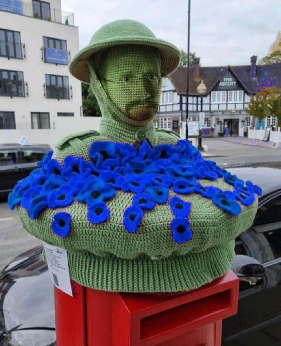 2012Studies's tweet photo. Much respect for whoever made this 👏👏👏👏👏
The #EURemember movement is growing day by day! Make sure to ask your local seller for the blue version, and then wear your poppEU with pride! https://t.co/VGMaH8YOHE