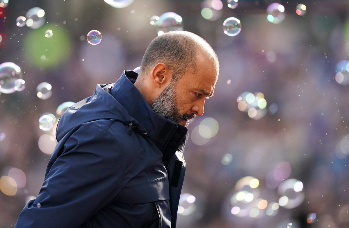 FabrizioRomano's tweet photo. Official. Nuno Espirito Santo has been sacked by Tottenham board. It’s over for the Portuguese manager after defeat with Man Utd. ⚪️ #THFC #Spurs

“The Club can today announce that Nuno and his coaching staff Cathro, Barbosa and Dias have been relieved of their duties”. #Nuno https://t.co/9j0YAToWvC