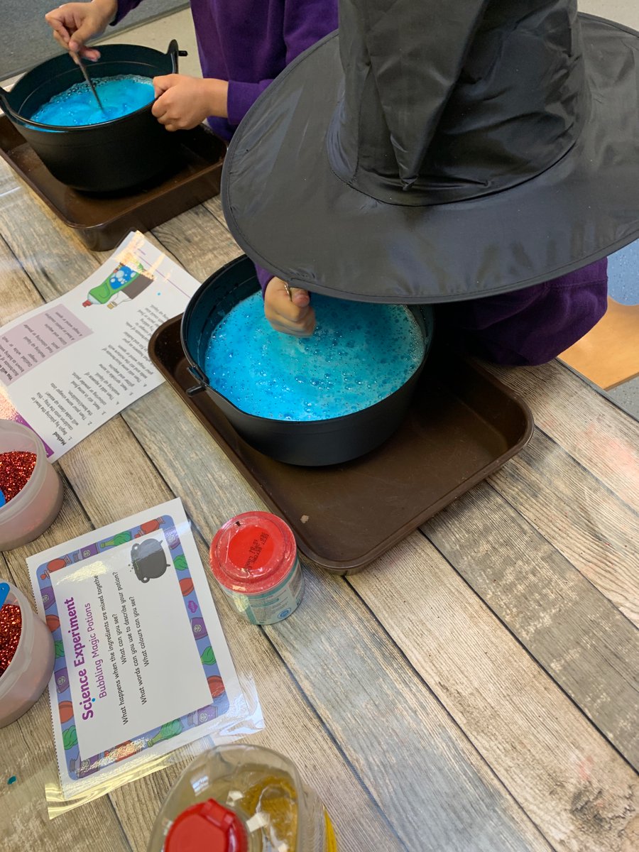 MrsAnwar8's tweet photo. @AndertonPark Look! At our bubbling potion. Can you see what happened when we mixed the ingredients together? https://t.co/sXEQyQaQwr