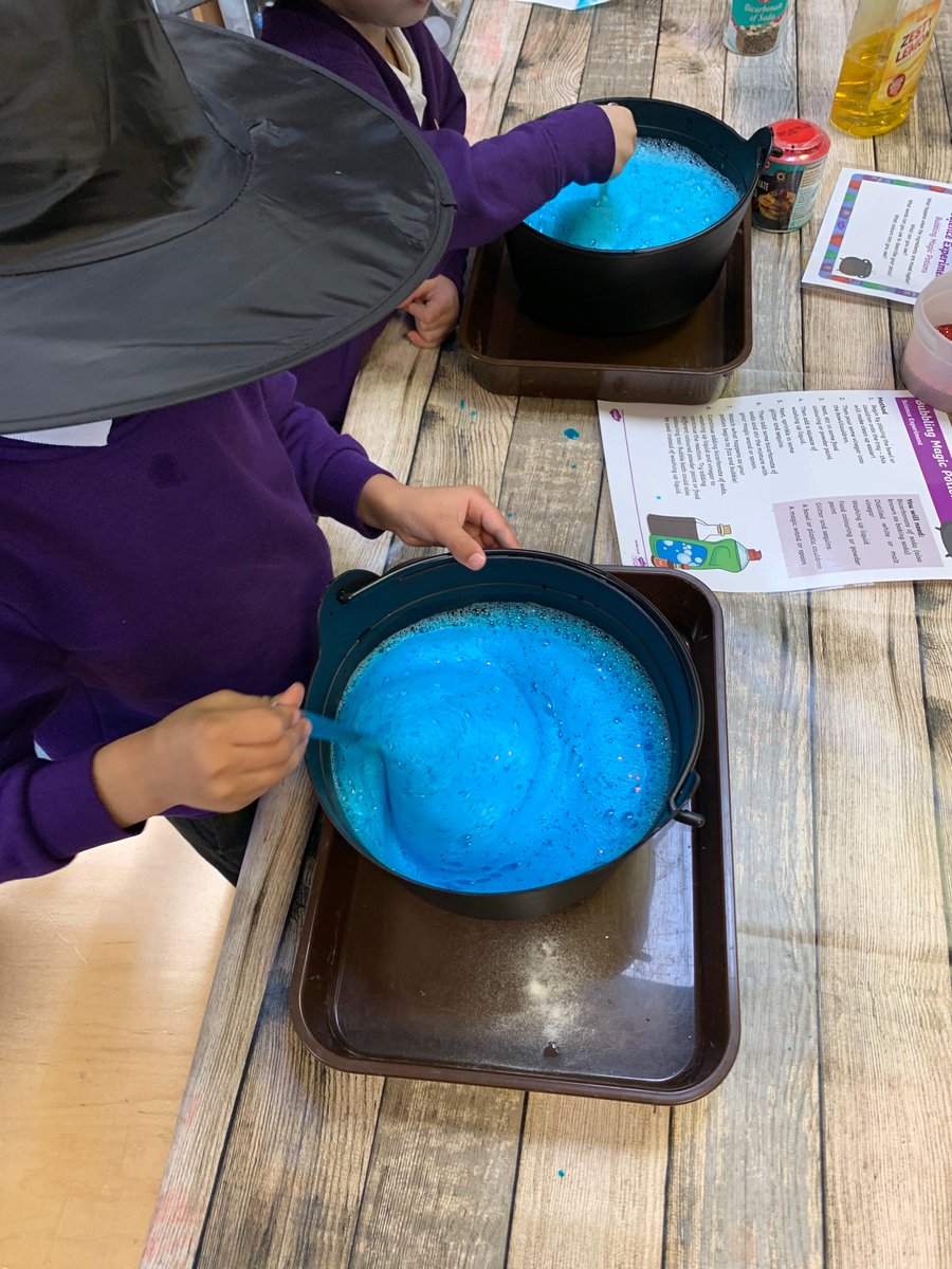 MrsAnwar8's tweet photo. @AndertonPark Look! At our bubbling potion. Can you see what happened when we mixed the ingredients together? https://t.co/sXEQyQaQwr