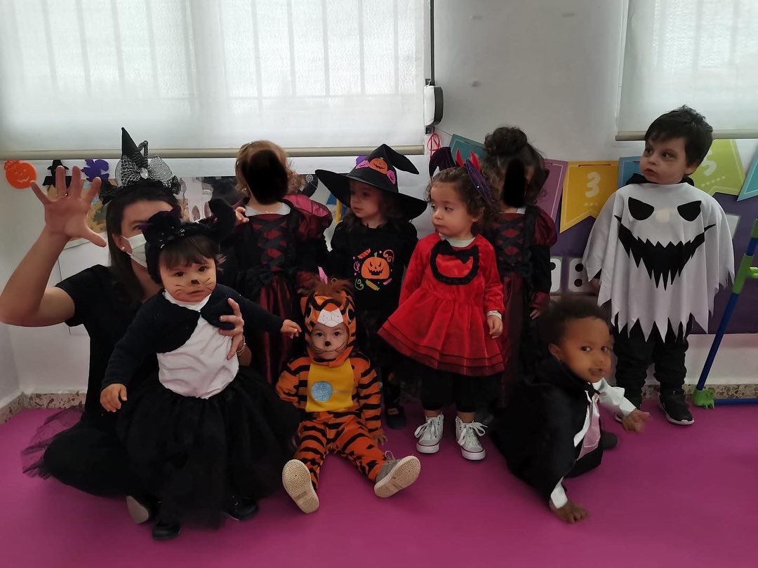 Espero que hayáis pasado una noche de muuucho miedo. Nosotros también lo pasamos de miedo la semana pasada en nuestro cole 👻 #halloween2021