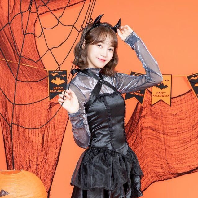 kcwhourly's tweet photo. halloween chaewon  🎃 https://t.co/QaQ2TxLg8L
