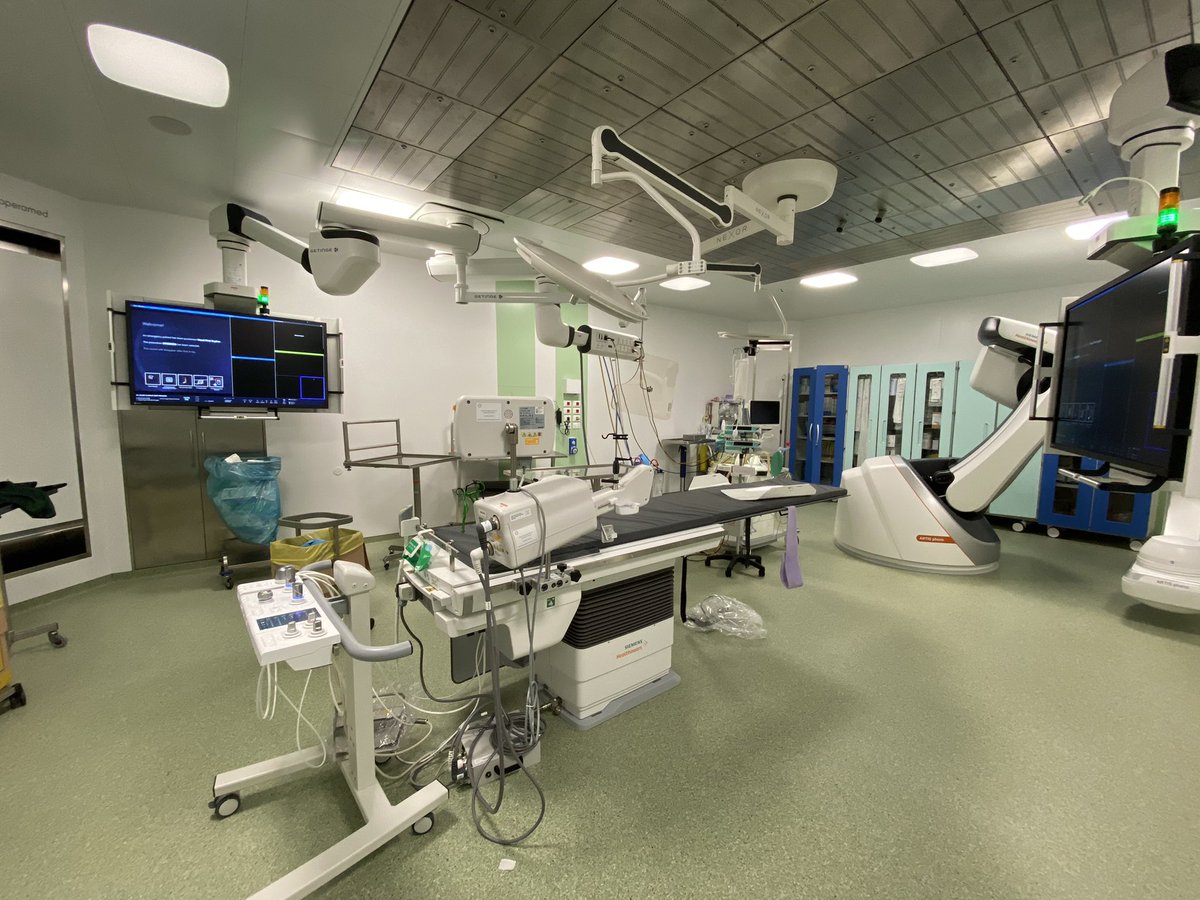tom_silvestri's tweet photo. Kick off at @BassanoUrology for the Percutaneous Treatment of Varicocele #scleroembolization in the new #HybridTheater with the Radiology Team! Thanks to @Trombetta_Carl for the tutoring!Happy to bring what I learned during my residency at @UrologiaTrieste @antoniocelia1 https://t.co/uAzVvja2l6