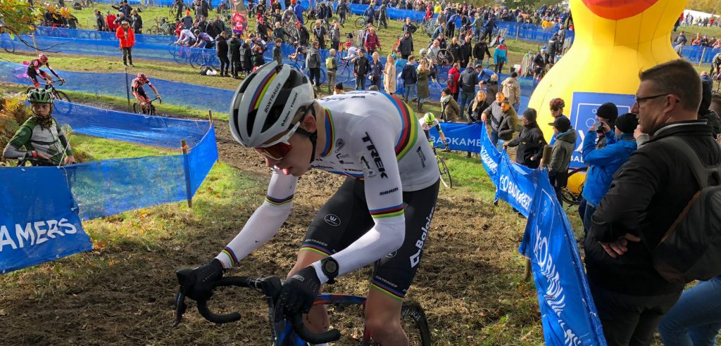 WielerFlitsBE's tweet photo. Pim Ronhaar houdt Cameron Mason af in Koppenbergcross voor beloften https://t.co/SYtobItqre
#Koppenbergcross #PimRonhaar #Veldrijden https://t.co/9q9DlvNIvd