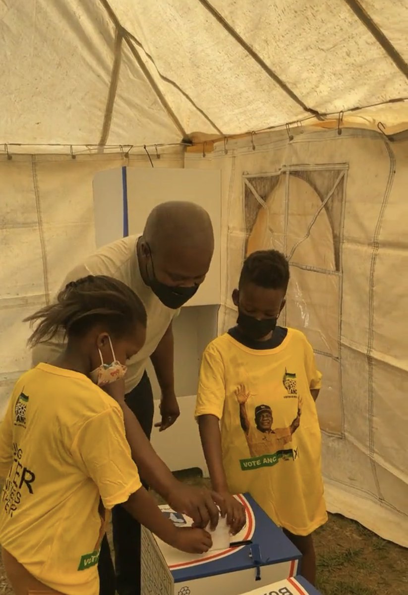 GautengANC's tweet photo. Comrade @LebogangMaile1 PWC member and head of elections in Gauteng cast his vote earlier https://t.co/lyx67mLdDh