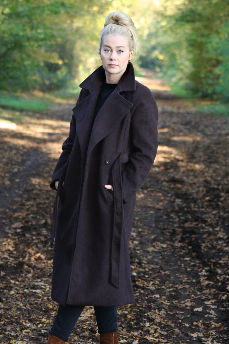 aylinwofficial's tweet photo. It’s November! 🍂
#birthdaymonthishere
.
.
📸 Sirithon Y.
.
.
#intothewoods #actress #schauspielerin #speaker #photoshoot #aylinwerner #outdoorminded https://t.co/NfjLwBXWJX