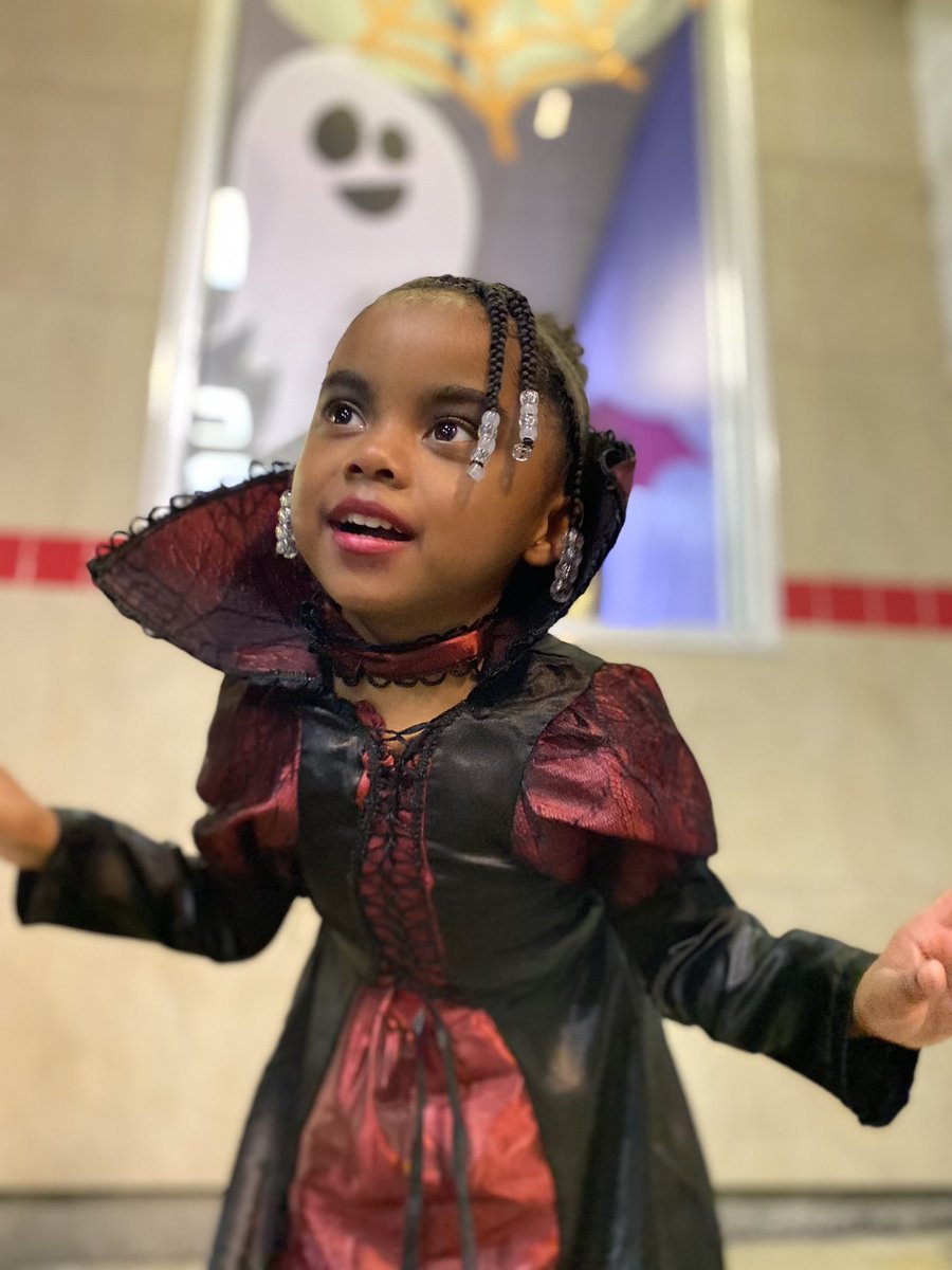 Vernae_B's tweet photo. #Halloween2021 #LaterGram #Autumn #GelliBelle #MyVampire https://t.co/nHpAZVD7Ab