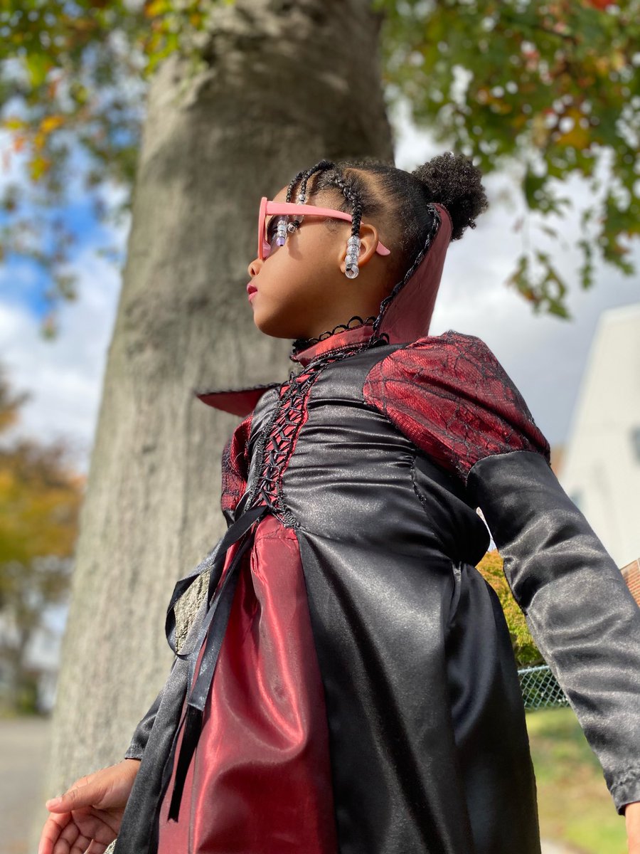 Vernae_B's tweet photo. #Halloween2021 #LaterGram #Autumn #GelliBelle #MyVampire https://t.co/nHpAZVD7Ab