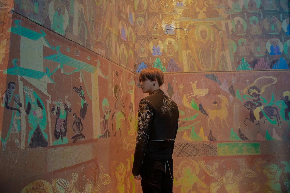 lay_studio's tweet photo. Through our ears for thousands of years, the "Flying Apsaras" tells us a great story. A dance for the #FlyingApsaras is engraved in the mural room. @layzhang enters the 5D world made by M-POP. https://t.co/aVVuq9GpXd