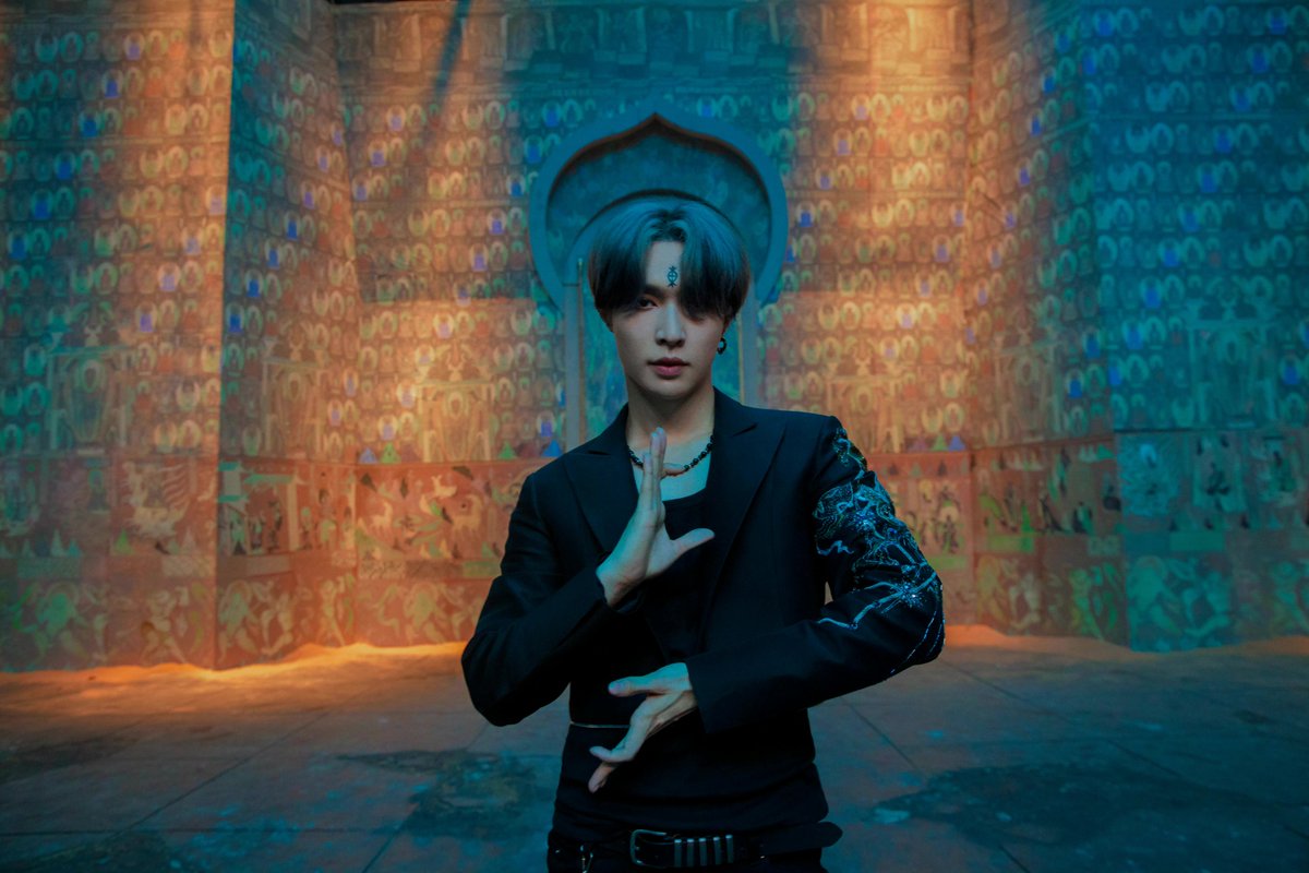 Through our ears for thousands of years, the "Flying Apsaras" tells us a great story. A dance for the #FlyingApsaras is engraved in the mural room. <a href="/layzhang/">Lay Zhang</a> enters the 5D world made by M-POP.