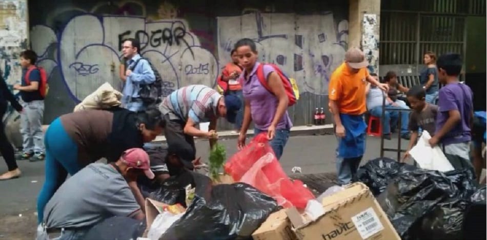 CarlosZambrano7's tweet photo. #ULTIMAHORA
Sabrá el #Fiscal de la #CPI #KarimKhan que estamos #SinLuz #SinAgua #SinGasolina que mueren niños y ancianos por el hambre, la miseria y la desnutrición?
Que #Docentes y #SectorSalud y algunos funcionarios y jubilados
ganan menos de 2 dólares ?
@traffiCARACAS https://t.co/2wcx80hZhz