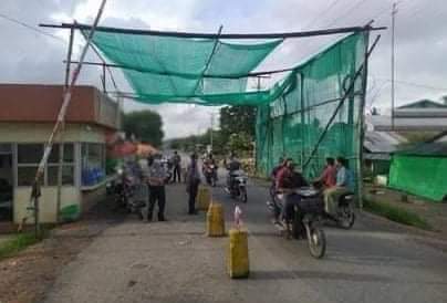 Chanapai247's tweet photo. After the detonation of last night , junta troops at the entrance in #MawLaMyaingKyun of Irrawaddy region are making inspections on pedestrians.  They EXTORTED 5,000 MMK from anyone who forgot their phones and they ABDUCT anyone whose Fb accounts are on suspicion.

#Nov1Coup https://t.co/hAJL7MuUVh