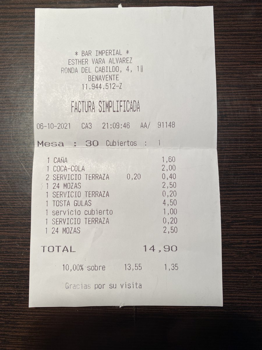 blasgaley's tweet photo. @estherrebollo @consumidores A nosotros nos ocurrió algo curioso hace unos días en Benavente. Cada vez que venía el camarero a la mesa de la terraza a traer algo: cerveza, la tapa... nos cobraba 20 cént.  El colmo fue el euro que nos cobró por poner unos cubiertos para cortar una tosta que habíamos pedido. https://t.co/IyeJ0BNJCr