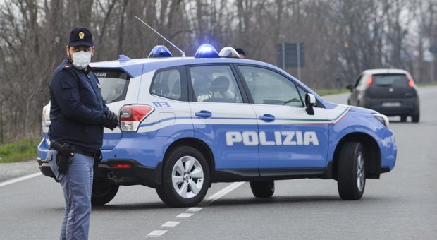 InFoDifesa's tweet photo. #Mascherine non a norma ai poliziotti. Conestà (#Mosap): «Non ci stupisce. Spiace solo che a rimetterci siano i colleghi» - https://t.co/tTw2WGUHxh - #Polizia #Poliziotto https://t.co/m45SgJExei