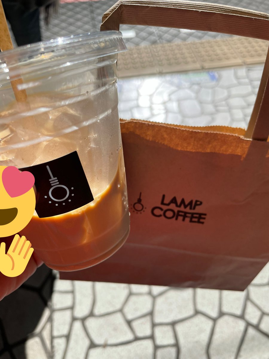 KAFE_DOYOBI's tweet photo. 八王子駅に行ったので #lampcoffee へ久しぶりに行き、#カフェラテ と #チョコチップクッキー をテイクアウトしました🥳

昼間は歩くと暑いくらいだったのでアイスラテが美味しかったです🤩 https://t.co/Qyvat9o7l1
