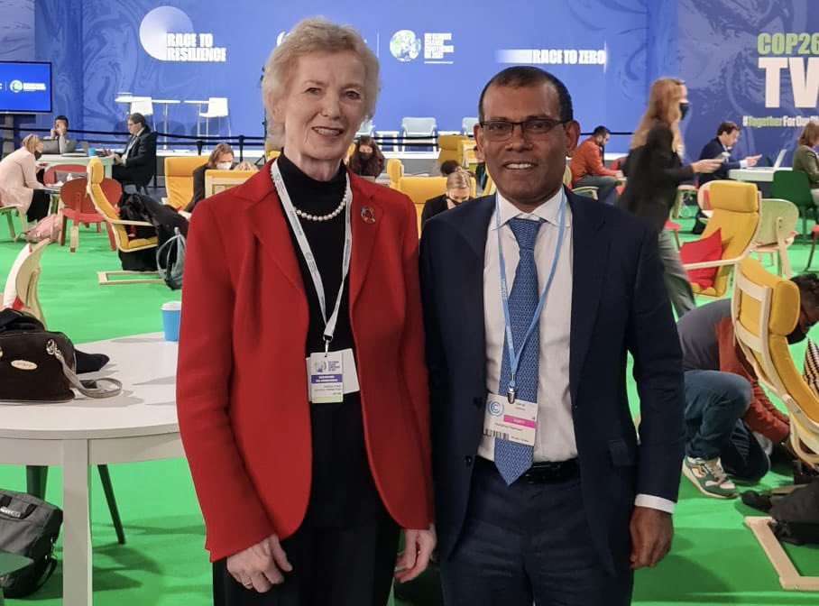 TheElders's tweet photo. “All leaders need to be in crisis mode!”  

Mary Robinson and @MohamedNasheed discuss @TheCVF call for @cop26 to agree a #climate emergency pact.

Today the most climate vulnerable and the biggest emitters will be around the same table in #Glasgow. https://t.co/U37WNYB5UA