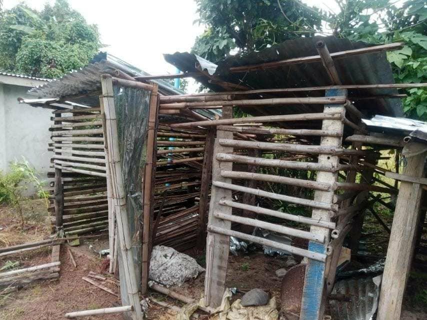 huangsizzie's tweet photo. Military terrorists shelled artilleries for at least 5 times in Khoutpalaut village, Demoso tsp, at about 7pm last night, causing destruction in some places, reportedly.
MYANMAR NEEDS HELP
#WhatsHappeningInMyanmar
#Nov1Coup https://t.co/NyKJ9dlGVz