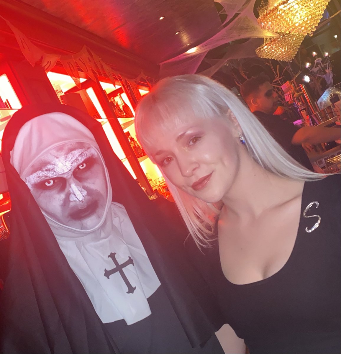 iamscarlettskye's tweet photo. 👻🎃🍸🇫🇷

#scarlettskye #france #chambourcy #aubureau #halloween #fun #spooky #cocktails #mojito #whiskey #lemonade #burger #burgers #wow #cool #fun #dance #food #foodie #31DaysOfHalloween #familyfun #HelloOctober #singersongwriter #artist #musician #musicproducer #writer https://t.co/siRHVreWl9
