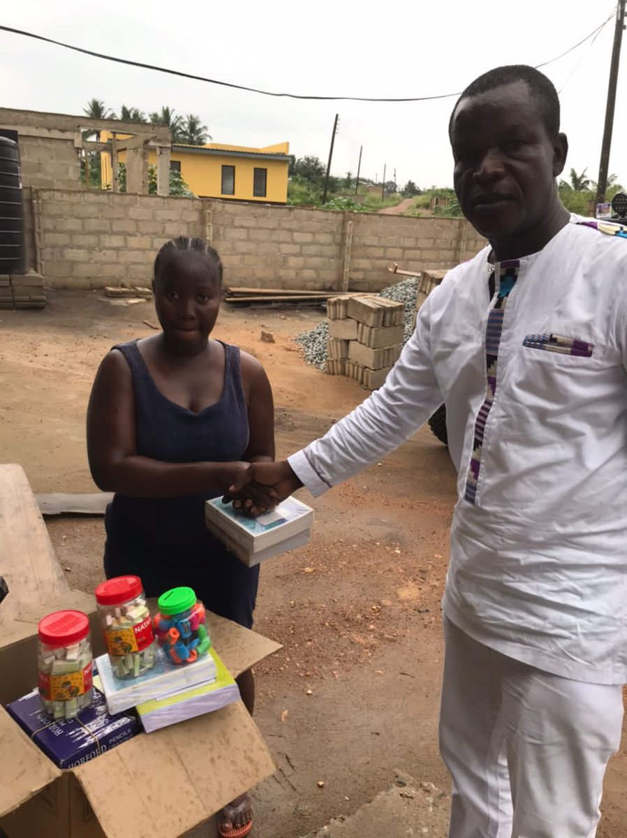 AlumniHtu's tweet photo. HTU ALUMNAE DONATES TO BENTUM GOVERNMENT PRIMARY SCHOOL.

An HTU Alumnae who preferred that her name be withheld, made donations  to Bentum Government Primary School in response to an appeal launched by the Etweresohemaa on Facebook on behalf of the school. https://t.co/FtUgZK5CfC