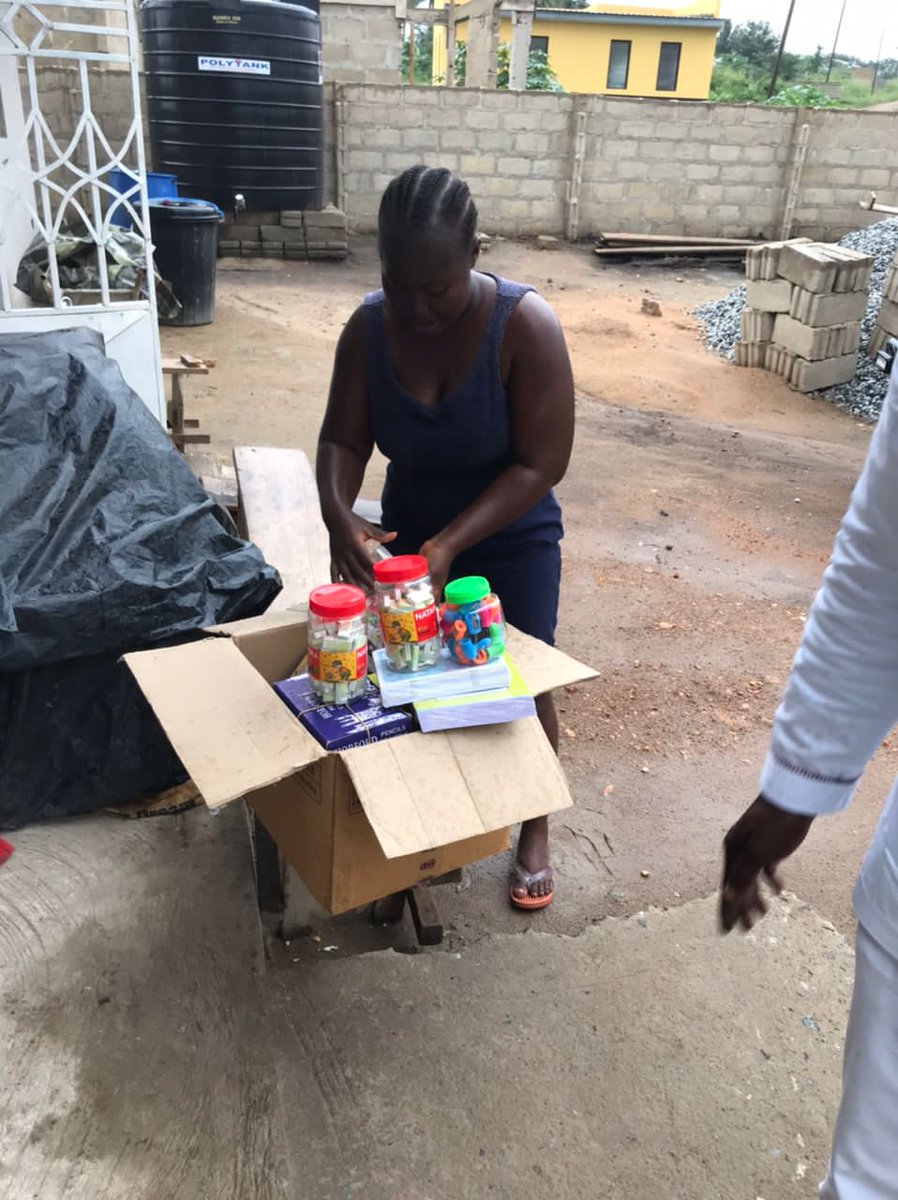 AlumniHtu's tweet photo. HTU ALUMNAE DONATES TO BENTUM GOVERNMENT PRIMARY SCHOOL.

An HTU Alumnae who preferred that her name be withheld, made donations  to Bentum Government Primary School in response to an appeal launched by the Etweresohemaa on Facebook on behalf of the school. https://t.co/FtUgZK5CfC