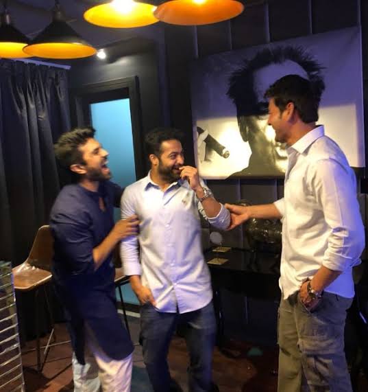 MaheshFanTrends's tweet photo. @urstrulyMahesh @ssrajamouli @tarak9999 @AlwaysRamCharan @ajaydevgn @aliaa08 🔥🌊🔔 https://t.co/SDjshOhqbF