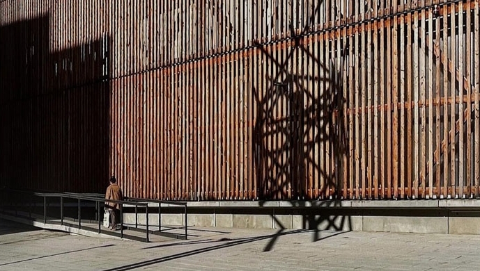 Ticket_B_Berlin's tweet photo. Seit drei Jahren sind die zuvor auf die Stadt verteilten Studiengänge der Hochschule für Schauspielkunst Ernst Busch in einem von Ortner&amp;Ortner umgebauten Altbau  unweit des Nordbahnhofs vereint.
.
Foto @vaorwa
.
#hfs_ernst_busch #hausderwoche #ticketb #guidingarchitects https://t.co/Eiy8hIxGmM