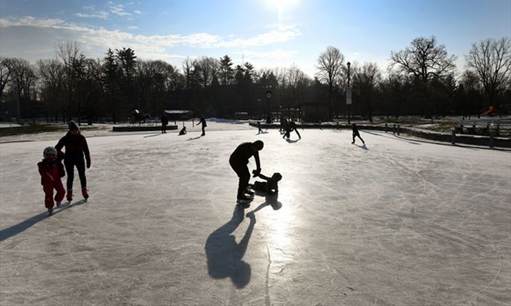 newsdurham's tweet photo. Whitby says outdoor ice will be nice this winter with two new pads.  Natural rinks will be built in Brooklin and Whitby for this coming winter.
@TownofWhitby 
https://t.co/lNNmfASrVW https://t.co/XAmMp5iy1M